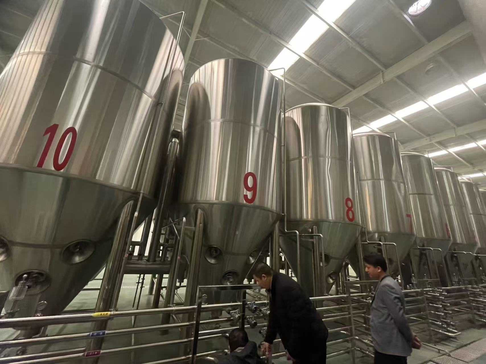 漯河精酿啤酒设备厂—平面布置、设备设计、制造、调试、培训等一条龙服务